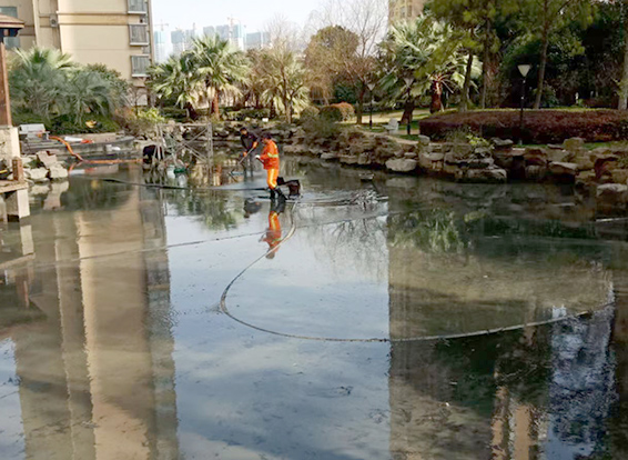 中江景观池淤泥清理